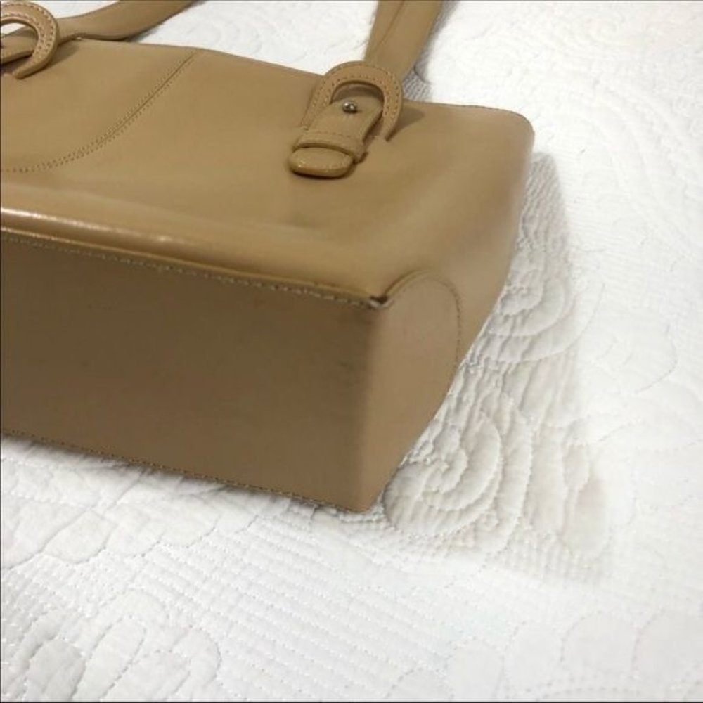 M London Italian Leather Handbag beautiful tailored look. - Picture 3 of 7
